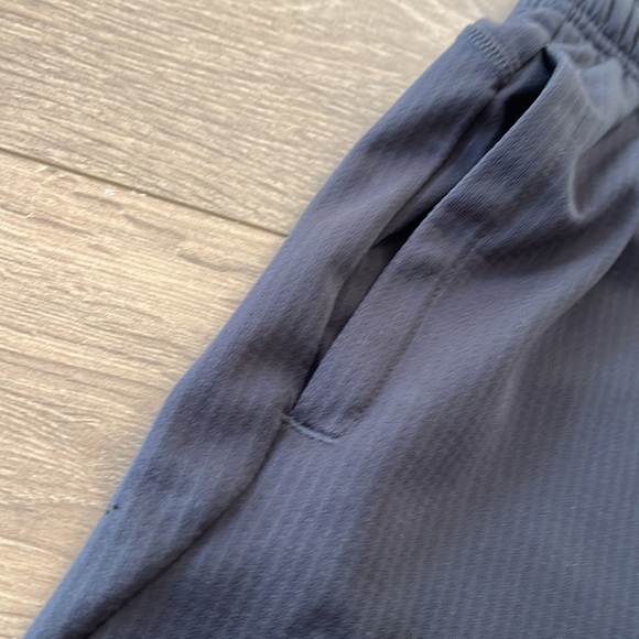 Adidas athletic shorts Youth M (11-12) - Picture 4 of 7